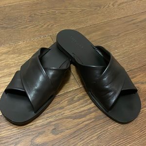 Everlane day crossover sandals - black leather, size 9. Like new, worn once.